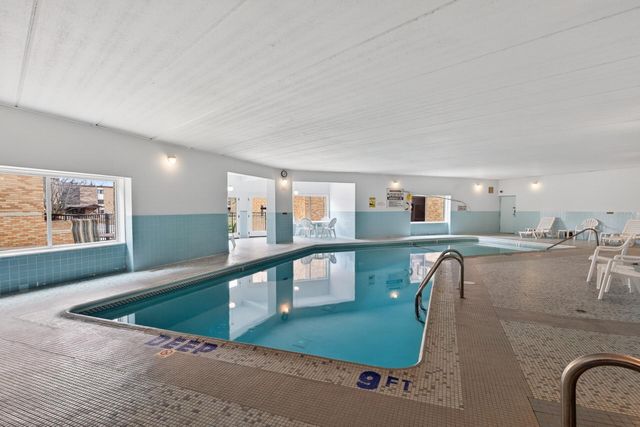 2690 Oxford Street N 239, Roseville, MN 55113