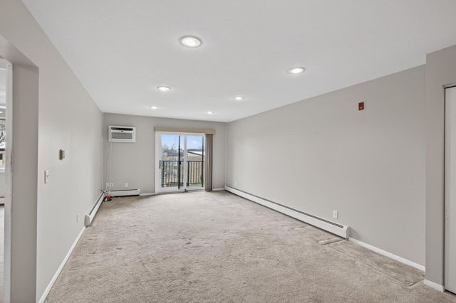 2690 Oxford Street N 239, Roseville, MN 55113