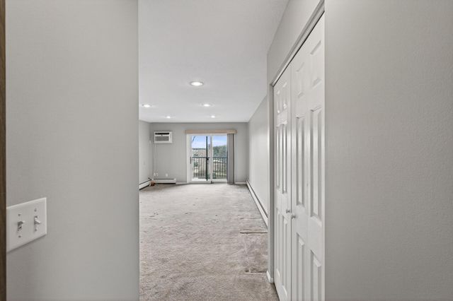 2690 Oxford Street N 239, Roseville, MN 55113