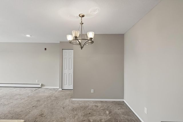 2690 Oxford Street N 239, Roseville, MN 55113