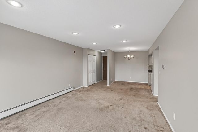 2690 Oxford Street N 239, Roseville, MN 55113