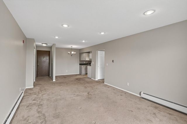 2690 Oxford Street N 239, Roseville, MN 55113