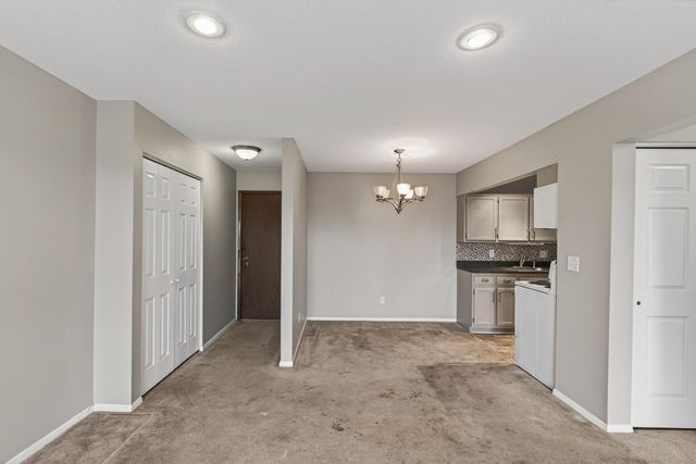 2690 Oxford Street N 239, Roseville, MN 55113