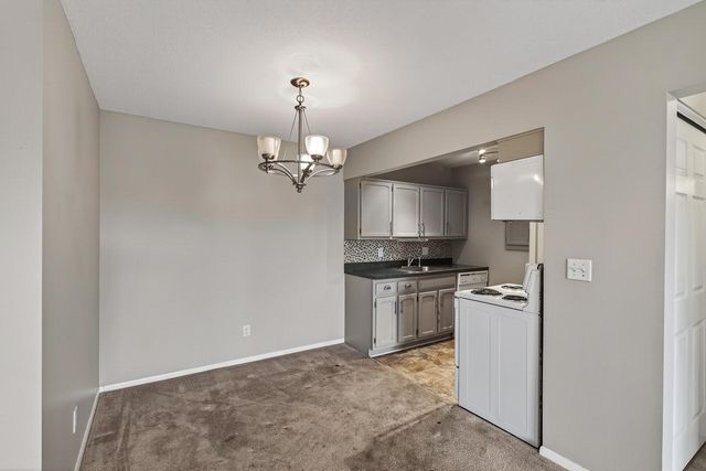 2690 Oxford Street N 239, Roseville, MN 55113