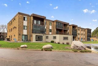 2690 Oxford Street N 239, Roseville, MN 55113