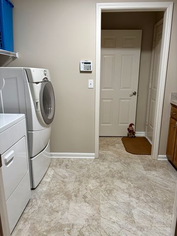 419 W Hester Rd, Cottontown, TN 37048