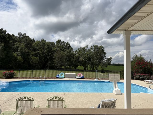 419 W Hester Rd, Cottontown, TN 37048