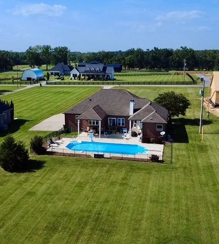 419 W Hester Rd, Cottontown, TN 37048