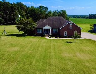 419 W Hester Rd, Cottontown, TN 37048