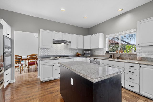 11409 Pine Top Lane NE, Albuquerque, NM 87111