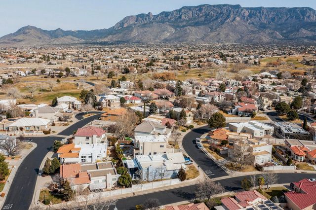 11409 Pine Top Lane NE, Albuquerque, NM 87111