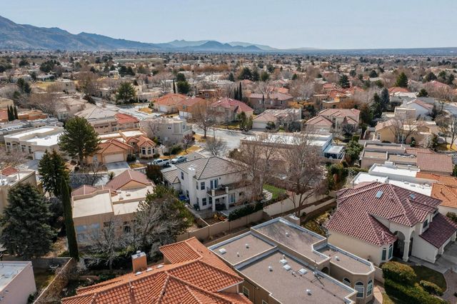 11409 Pine Top Lane NE, Albuquerque, NM 87111