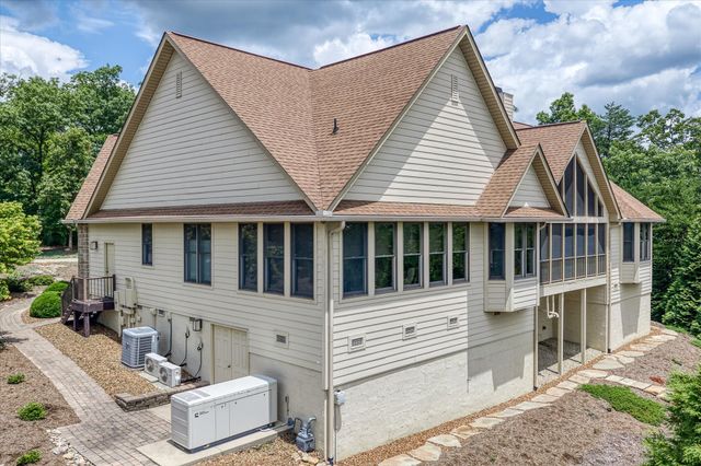 61 Bluff View Ct, Crossville, TN 38558