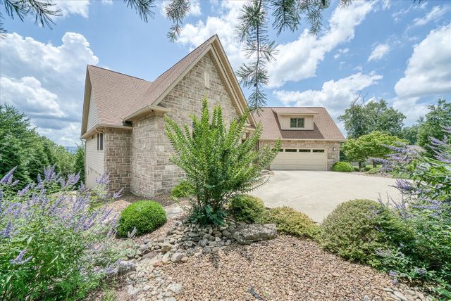 61 Bluff View Ct, Crossville, TN 38558