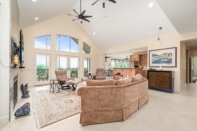 61 Bluff View Ct, Crossville, TN 38558