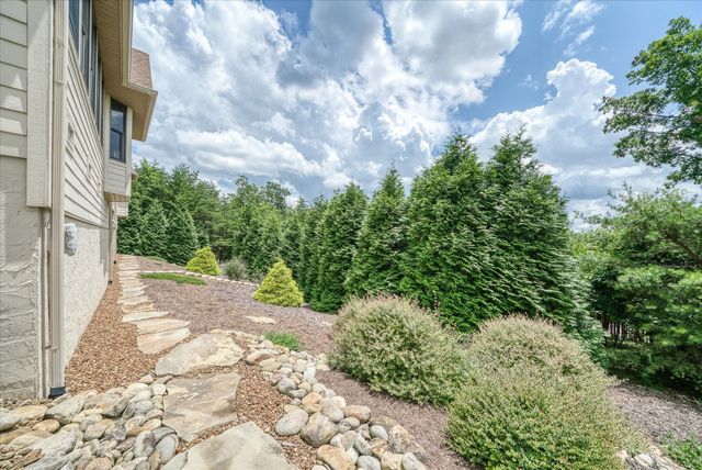 61 Bluff View Ct, Crossville, TN 38558