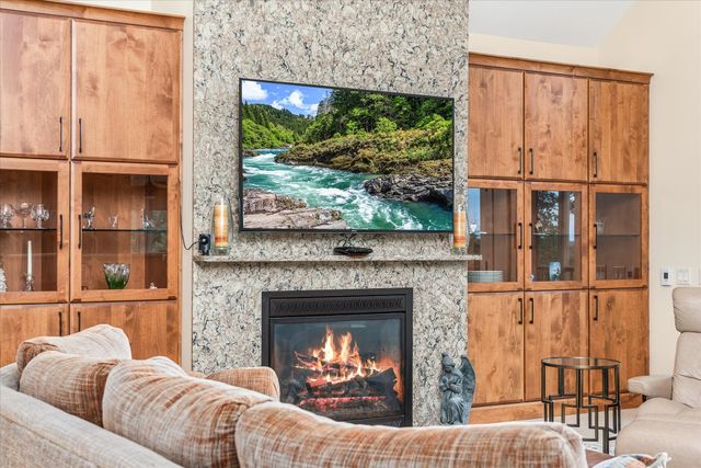 61 Bluff View Ct, Crossville, TN 38558