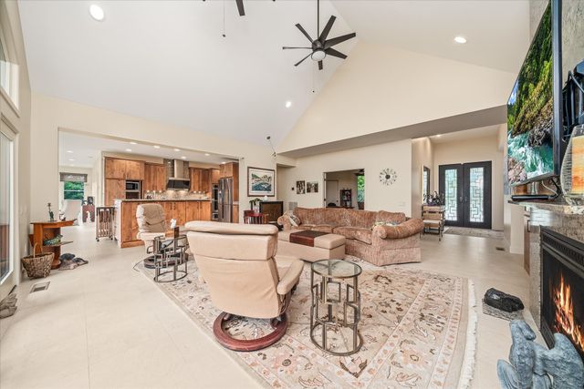 61 Bluff View Ct, Crossville, TN 38558