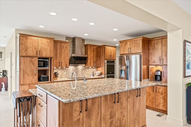 61 Bluff View Ct, Crossville, TN 38558