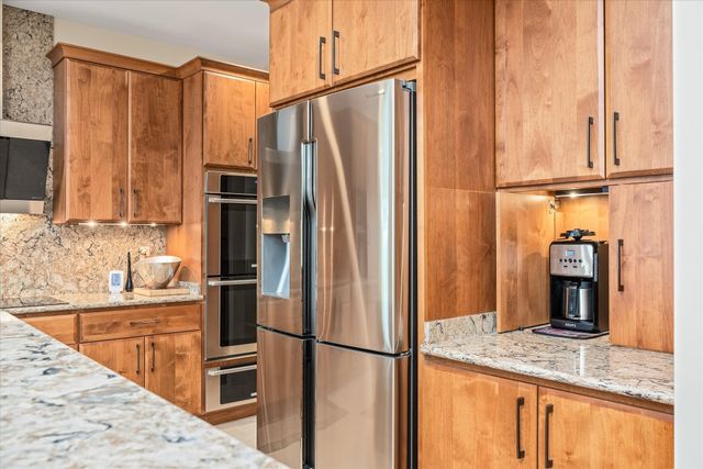 61 Bluff View Ct, Crossville, TN 38558