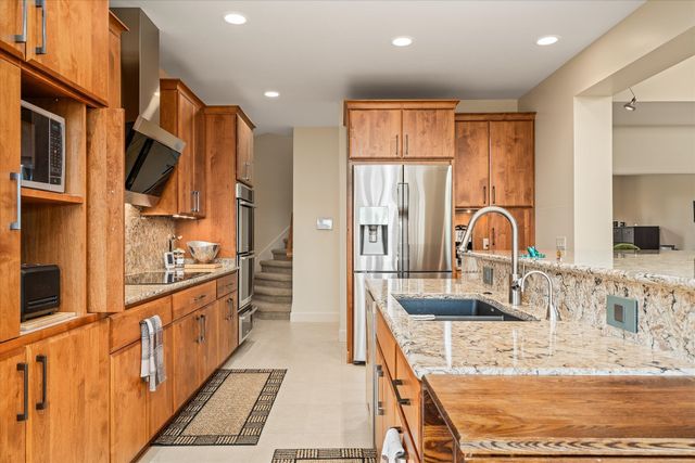 61 Bluff View Ct, Crossville, TN 38558