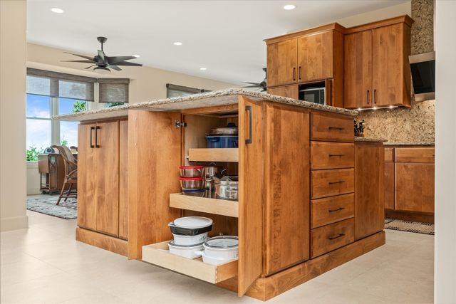 61 Bluff View Ct, Crossville, TN 38558