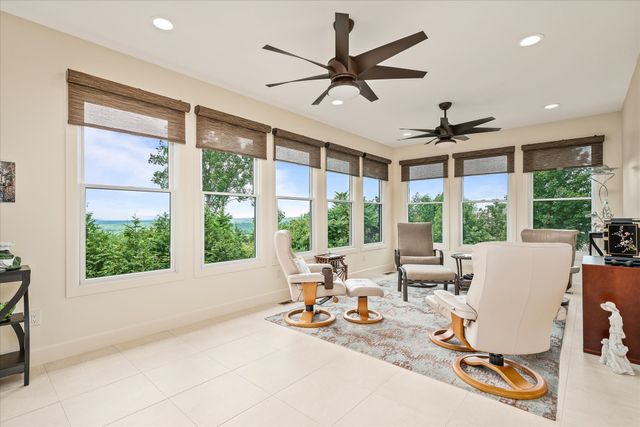 61 Bluff View Ct, Crossville, TN 38558