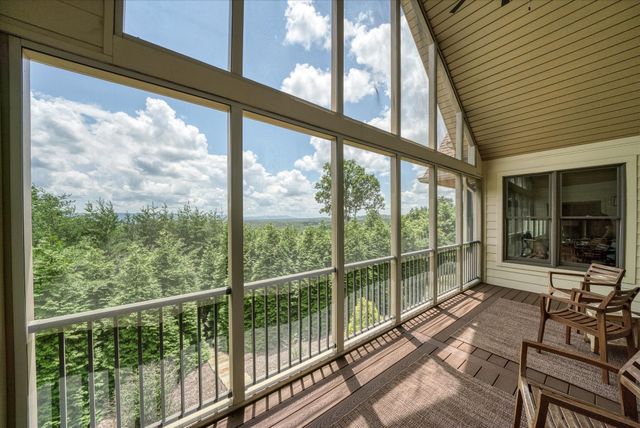 61 Bluff View Ct, Crossville, TN 38558