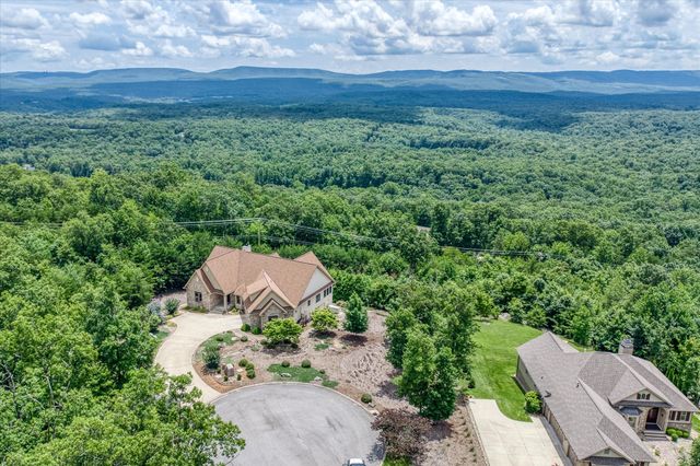 61 Bluff View Ct, Crossville, TN 38558