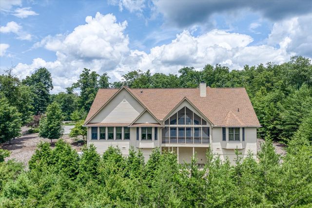 61 Bluff View Ct, Crossville, TN 38558