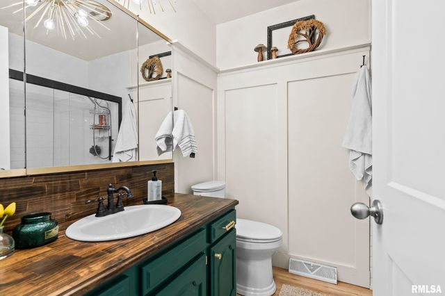 2518 Lindsay Road, Springfield, IL 62704