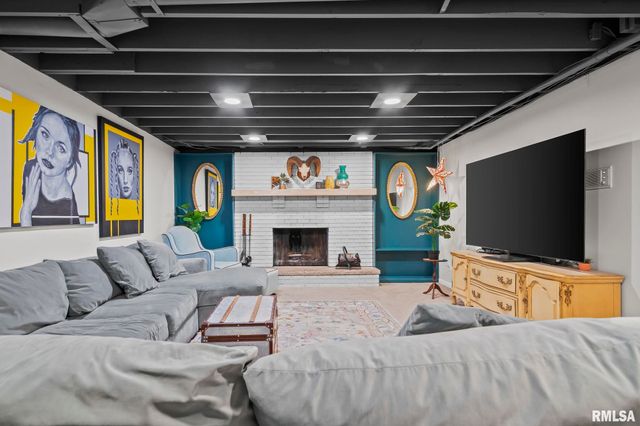 2518 Lindsay Road, Springfield, IL 62704