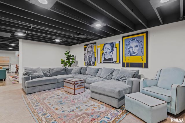 2518 Lindsay Road, Springfield, IL 62704