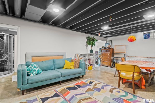 2518 Lindsay Road, Springfield, IL 62704