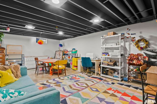 2518 Lindsay Road, Springfield, IL 62704