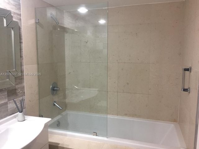 485 Brickell Avenue 1811, Miami, FL 33131