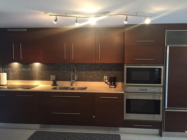 485 Brickell Avenue 1811, Miami, FL 33131