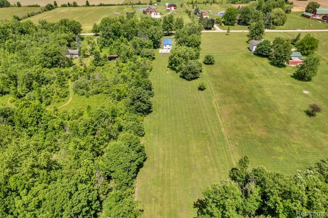 15387 Schultz Road, Berlin Township, MI 48002