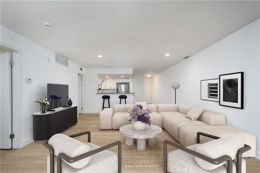 35 Linden 202, Long Beach, CA 90802 — photo 4