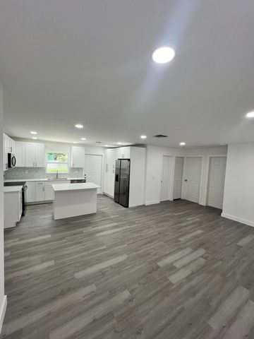 2801 Avenue Q Avenue, Fort Pierce, FL 34947