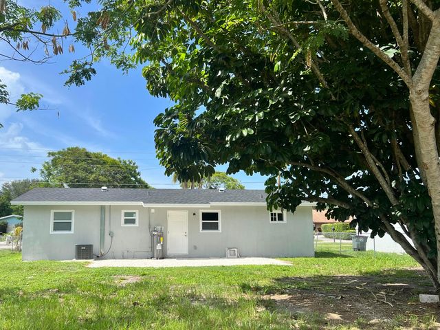 2801 Avenue Q Avenue, Fort Pierce, FL 34947