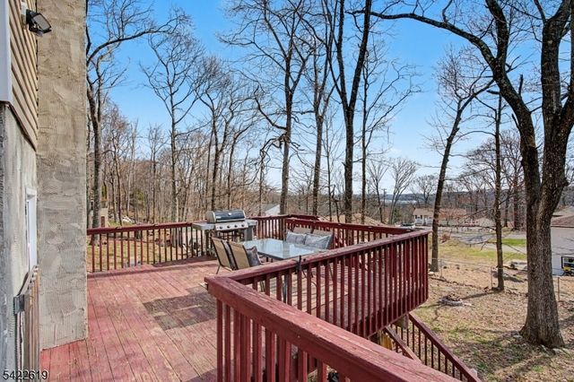 635 Brooklyn Mountain Rd, Hopatcong Boro, NJ 07843
