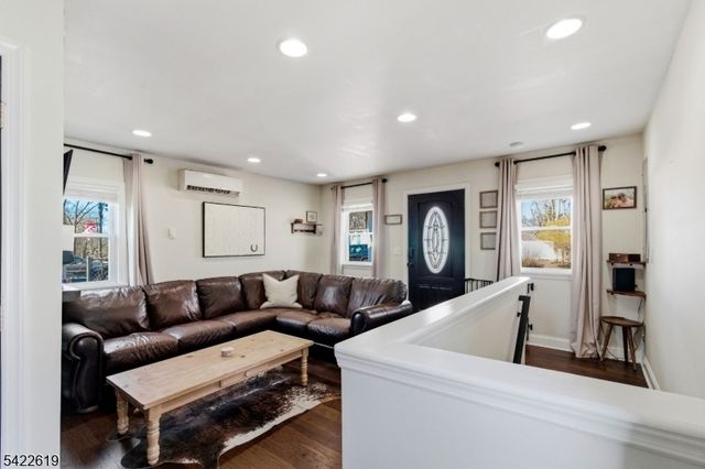 635 Brooklyn Mountain Rd, Hopatcong Boro, NJ 07843