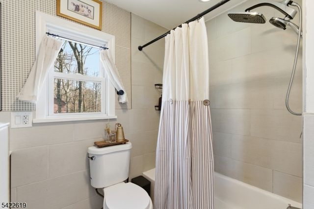 635 Brooklyn Mountain Rd, Hopatcong Boro, NJ 07843