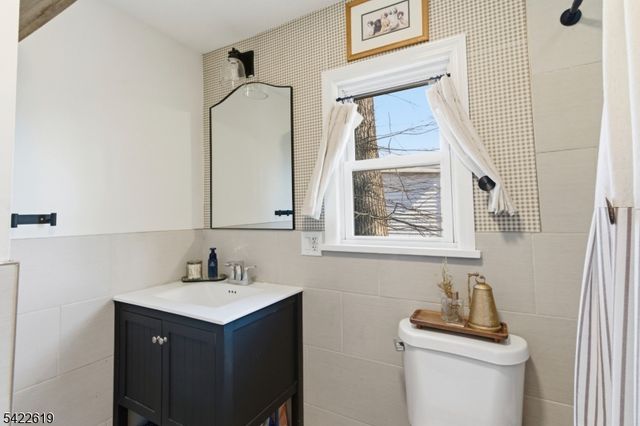 635 Brooklyn Mountain Rd, Hopatcong Boro, NJ 07843