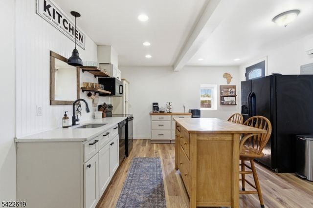 635 Brooklyn Mountain Rd, Hopatcong Boro, NJ 07843