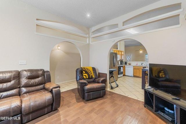 2297 Lisa Sherr Street, El Paso, TX 79938