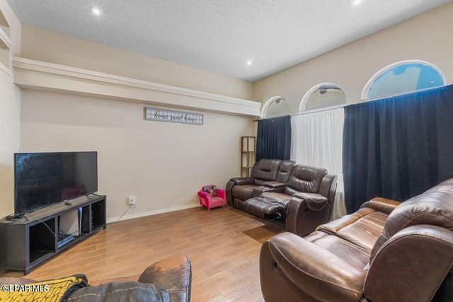 2297 Lisa Sherr Street, El Paso, TX 79938