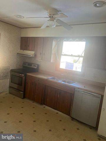 601 E LAKESHORE DR, Browns Mills, NJ 08015