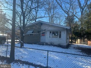 601 E LAKESHORE DR, Browns Mills, NJ 08015